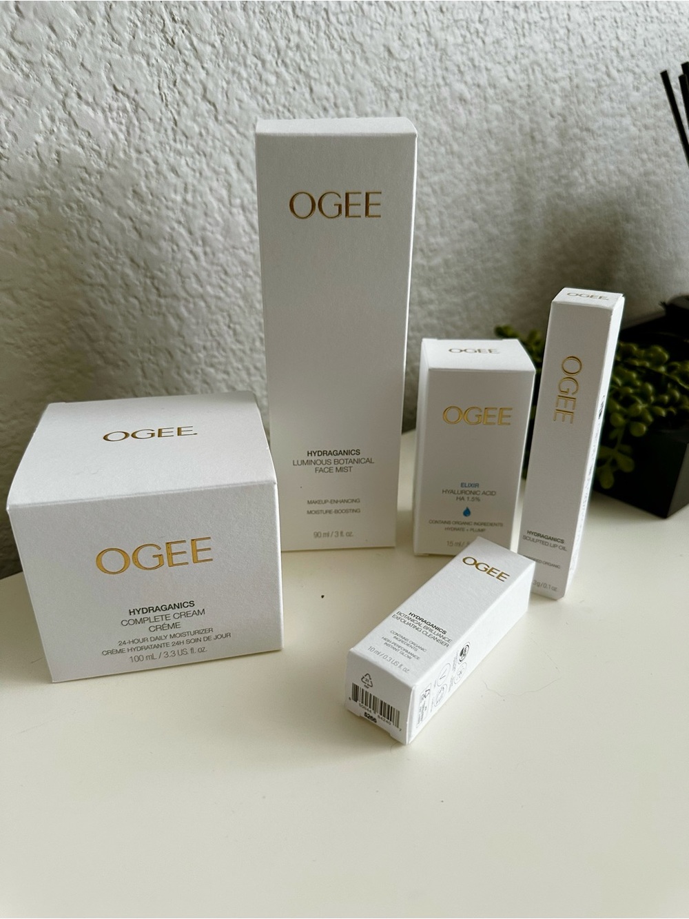OGEE Hydraganics Skincare Set in Cream - Hydrating Cleansing Oil & Serums - Picture 3 of 3